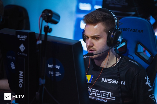 Ale：今天拿到MVP挺意外的，因为这个版本和上路没什么关系