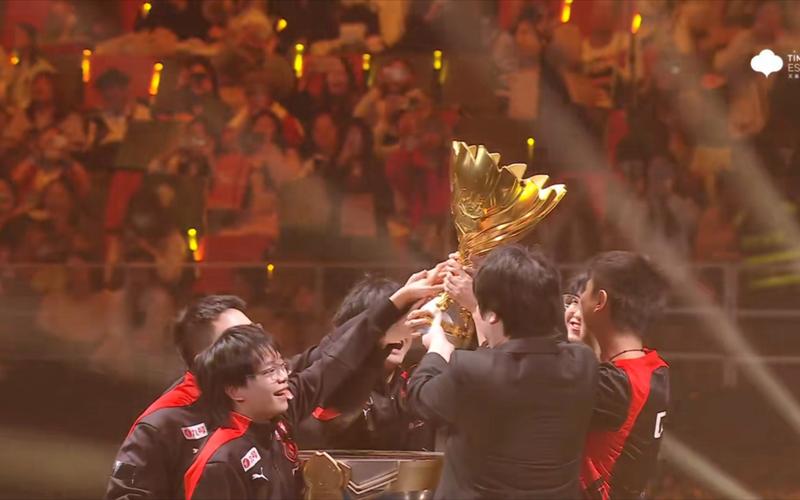 贝贝！小伞韦鲁斯狂轰五杀逆转局势 乐言队1-0宝蓝队